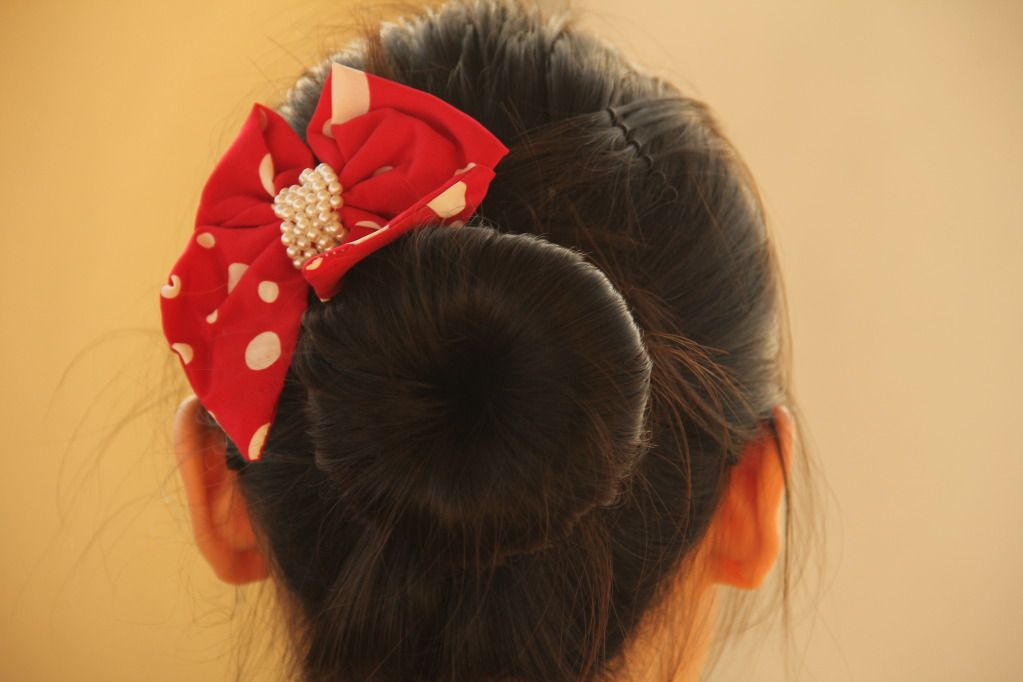 The Glamourtini Hair Bun Tutorial using 1721 Perfect Bun Maker (Sponge)